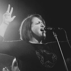 Inés Marín, voz